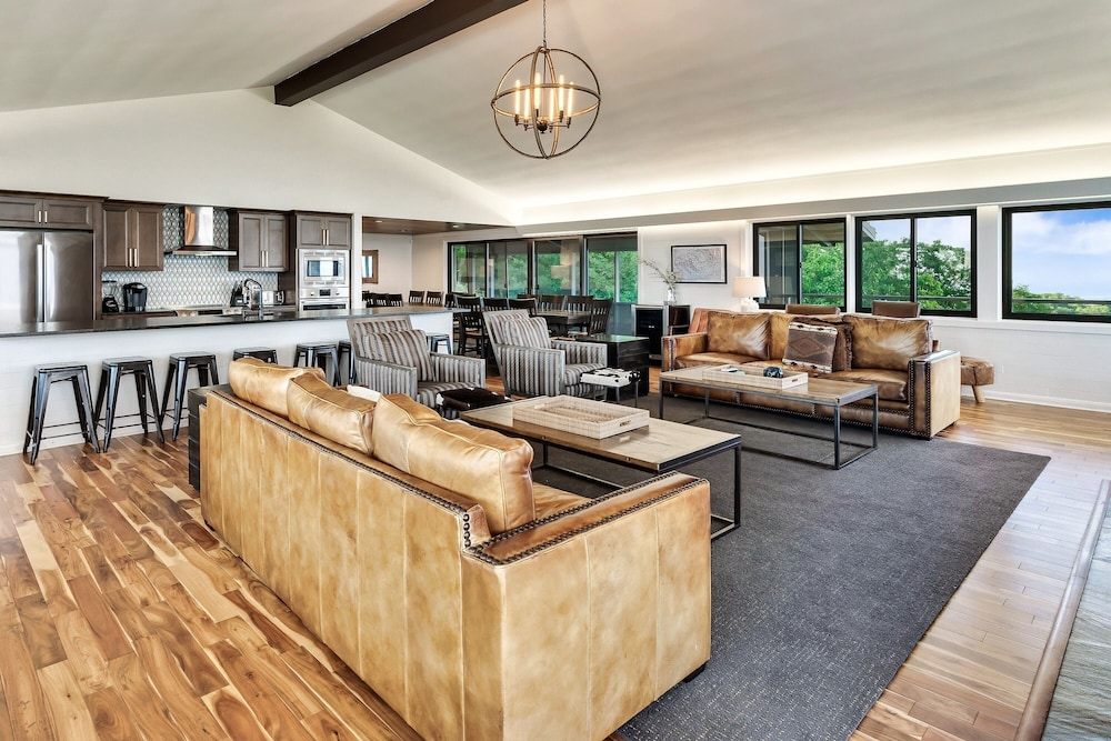 Bluff Mountain Estate