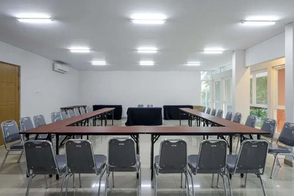 RedDoorz near Ahmad Yani Airport