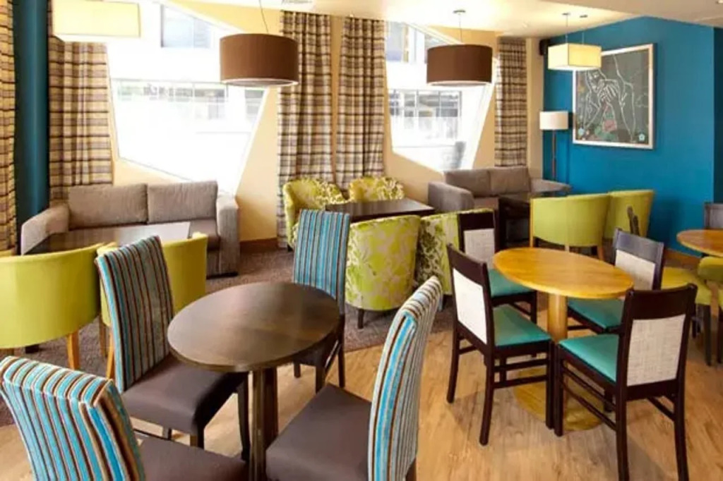 Premier Inn Manchester Bury