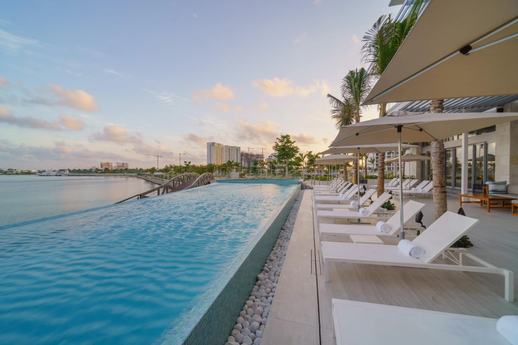 Renaissance Cancun Resort & Marina