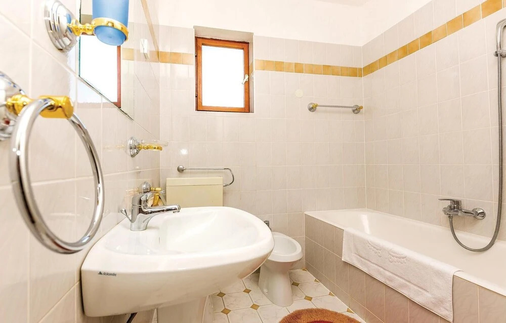 5 Bedroom Awesome Home In Povile