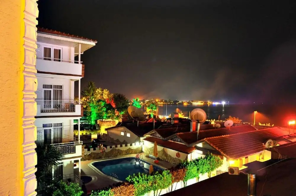 Beach Front Apartment Close to Centre of Side With all you Desire Sleeps up to 4