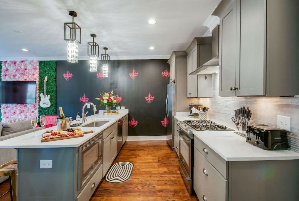 Close to the Gulch - Book Today
