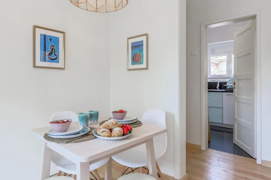 Sunny, Bright and Quiet Apartment, By TimeCooler