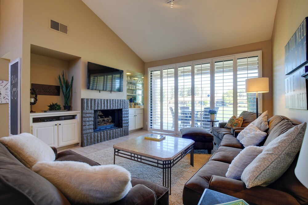 Golf Resort Getaway w/ Pool Access in Palm Desert