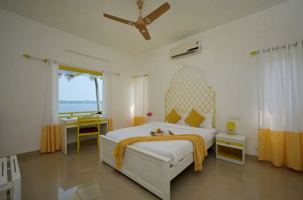 Seclude by the Lake, Alleppey