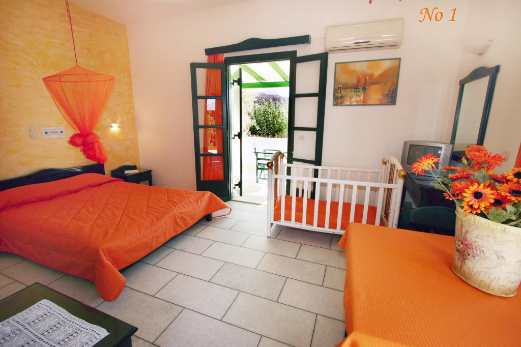 Studios Vrettos Beachside Hotel