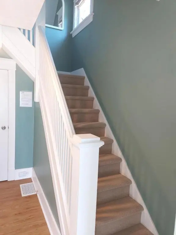 Entire 2nd Floor, Private Entrance, 3bds & 2baths, Niagara Falls