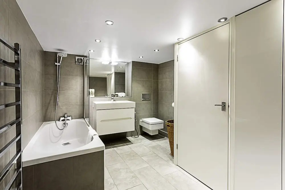 Elegance in Westminster: Victoria Vibes Apartment