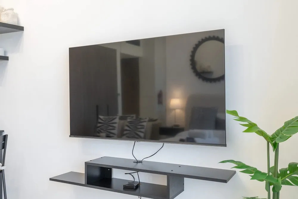 Charismatic Studio in Laya Heights Perfect for 2