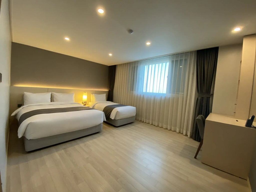 New Donghae Tourist Hotel
