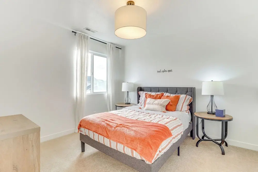 4 Mi to Zions Bank Stadium: Sleek Herriman Retreat