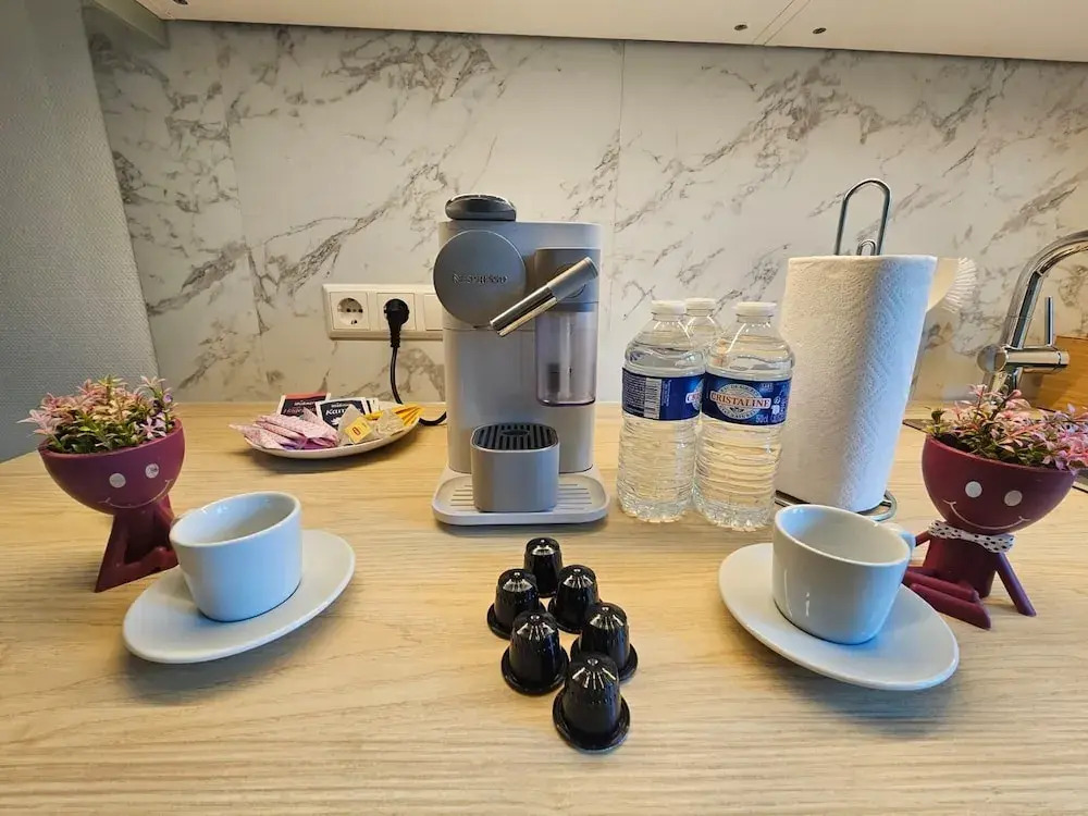 Ideal city stay 1BR near train station