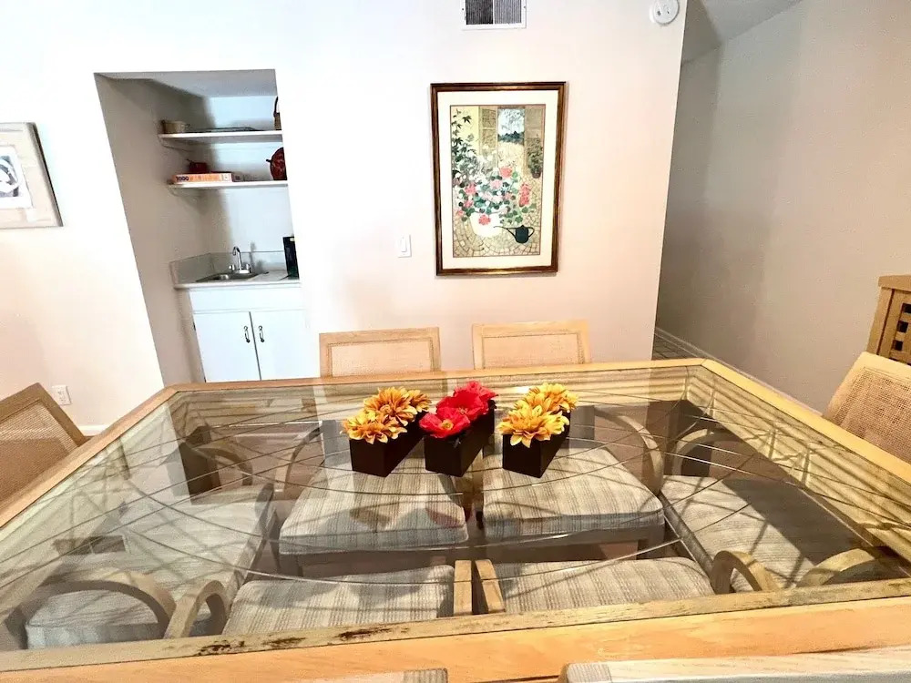Top Floor Private Villa Close to Everything Amenity Cards Available 1819