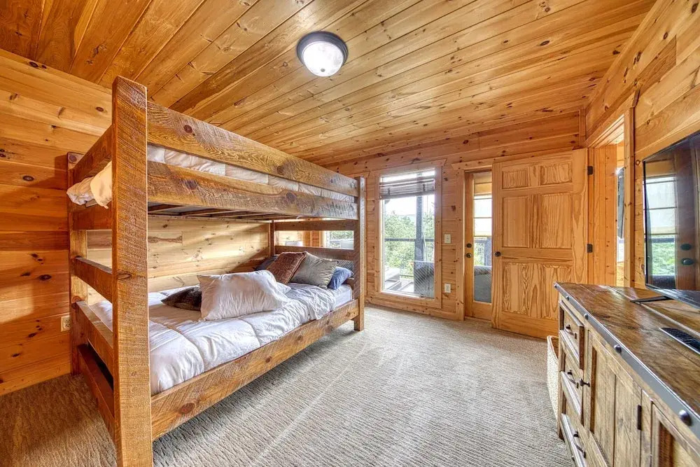 Cabin w Amazing Views Theater Firepit Hot Tub