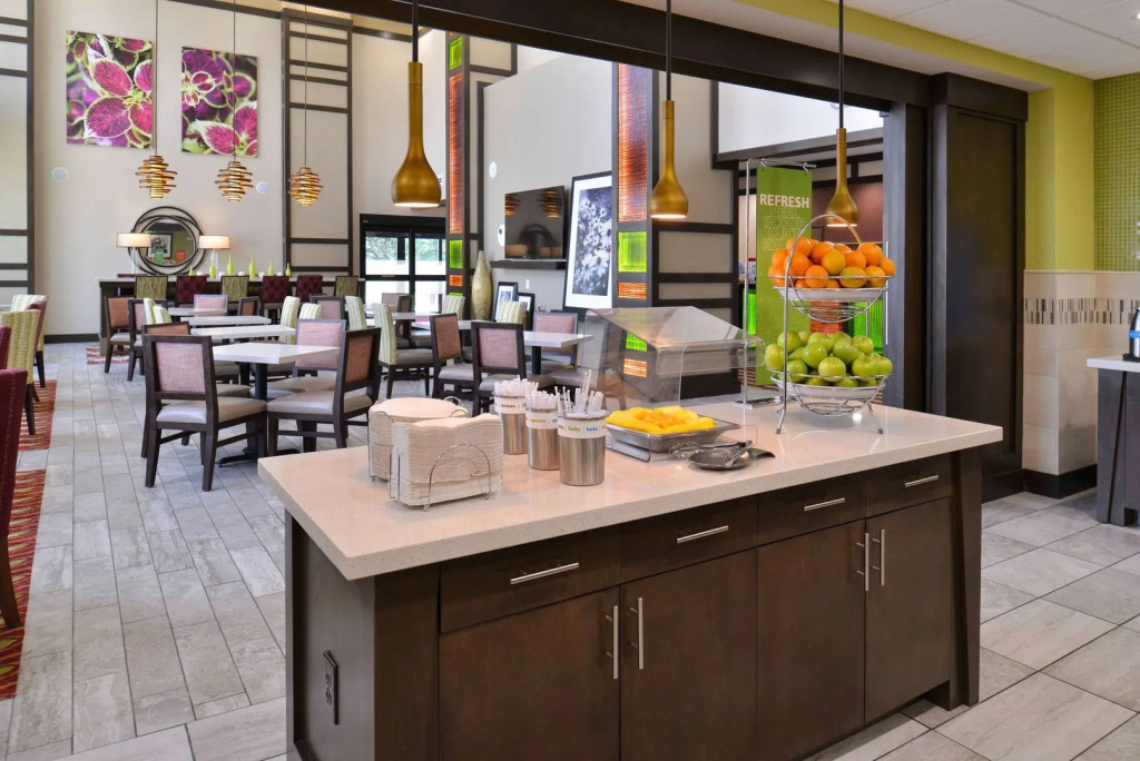 Hampton by Hilton Lansing West