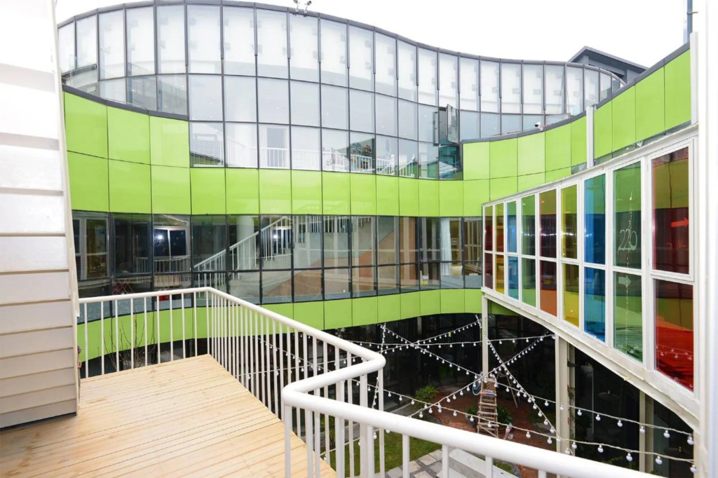 J Trip Youth Hostel