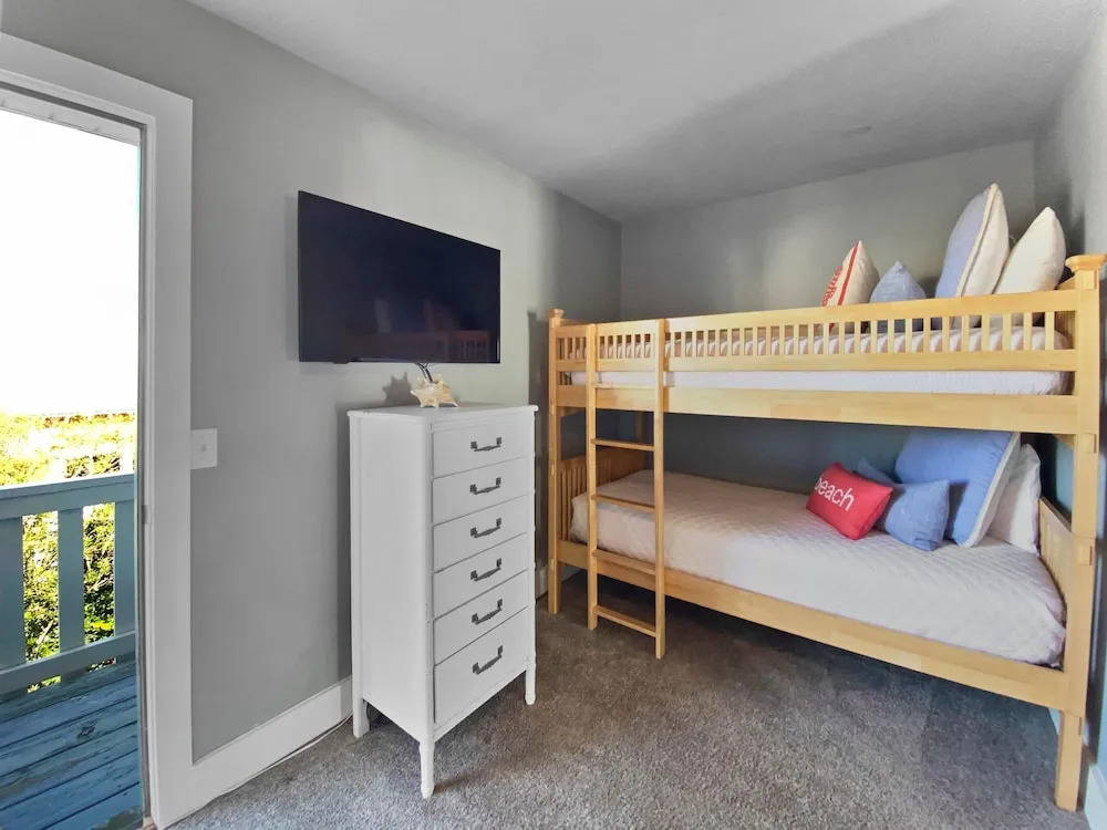 Shoreline Townhomes #10 - 2 Br townhouse by RedAwning