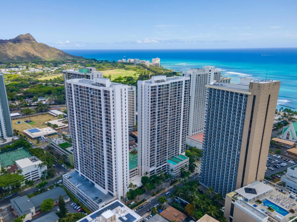 17th Floor Condo with Ocean Views, Parking, WiFi - Close to Beach