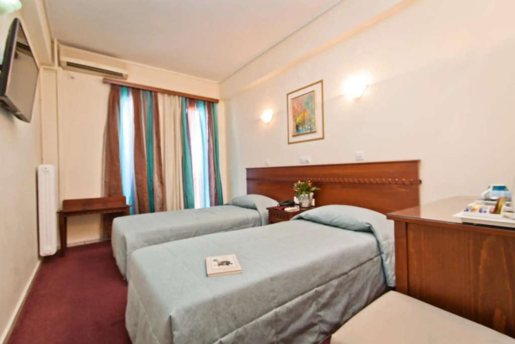 Triton Hotel Piraeus