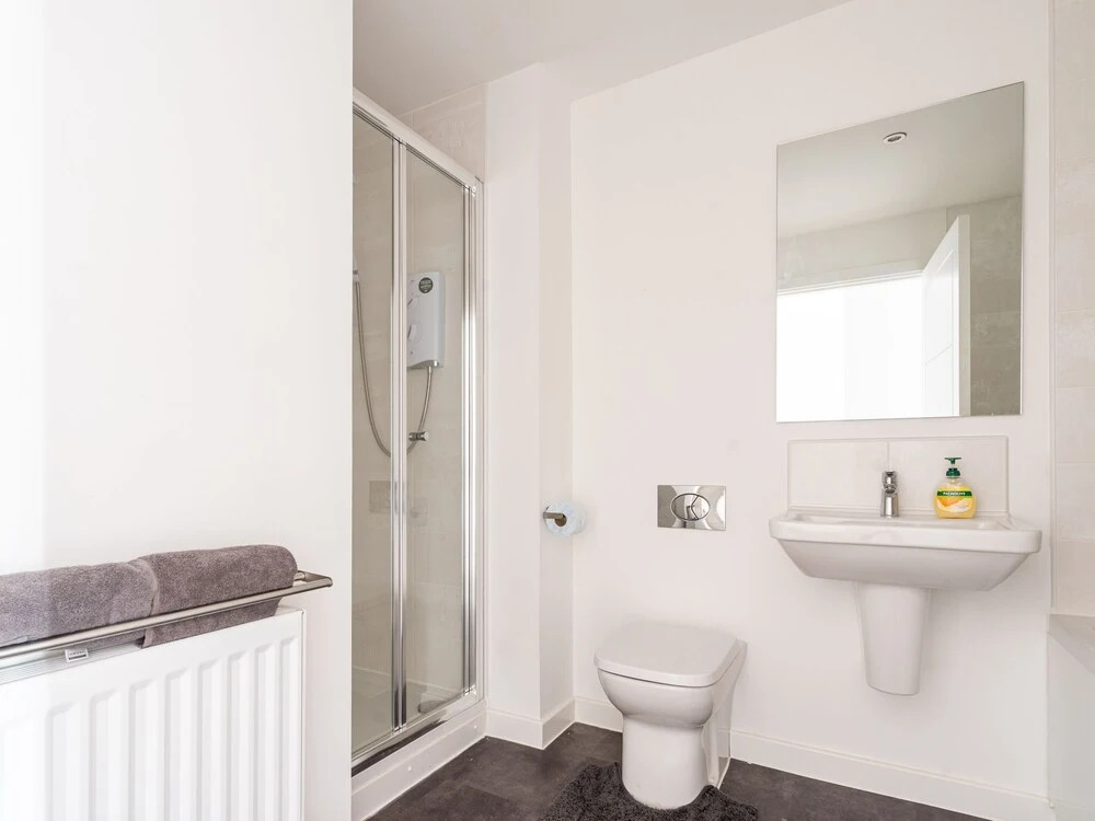 Charming 3-bed House in Glasgow With Free Parking