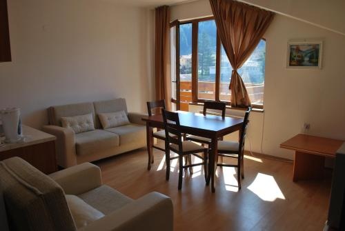 Pm Services Riverside Apartments