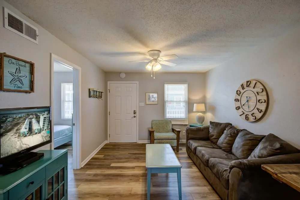 Fantastic Condo in Gulf Shores Directly on the Beach With Pool Covered Parking