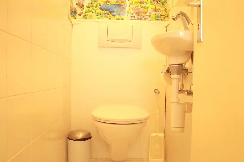 Spacious & Central - Rainbow B