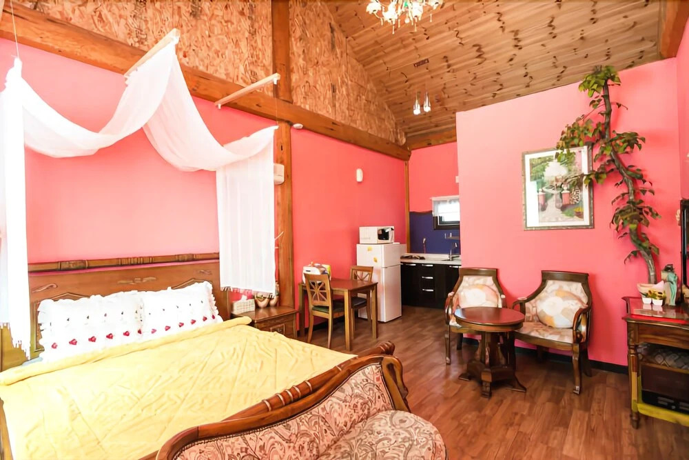 Anmyeondo Myoungpoom House Pension