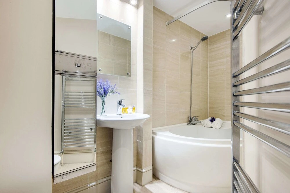 The Eardley Crescent Apartment - BAJ