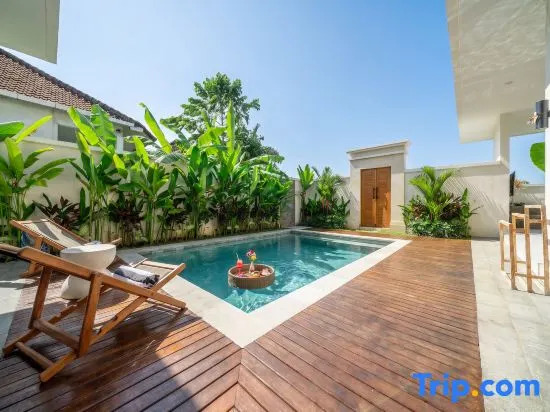 Dasha 2 - Chic 2BR Canggu Hideaway with Spacious Pool & Patio