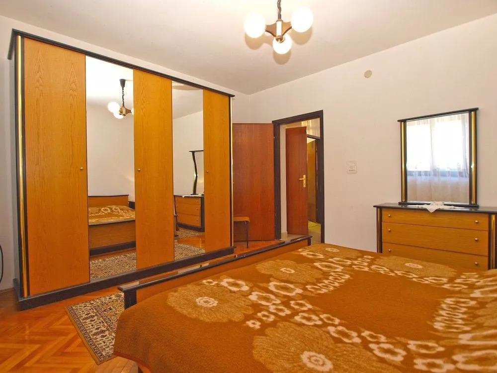 Apartment 1586