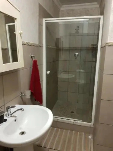 82 on BUREN GUEST HOUSE