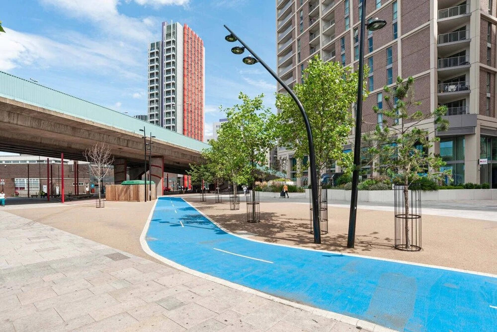 Stunning 1-bed apt W/roof Terrace in Canning Town