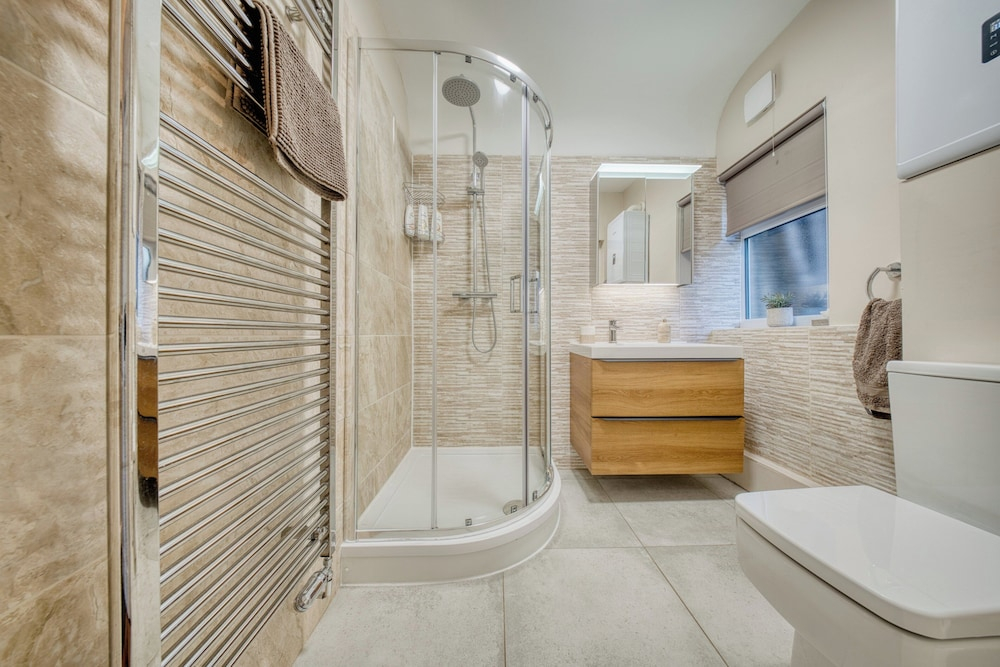 Tranquil Studio - Sleeps 2 & Private Parking