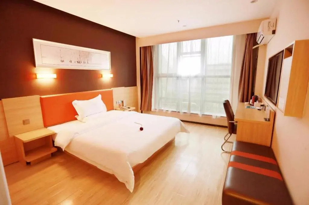 7Days Premium Weihai High-speed Rail Station Bathing Beach