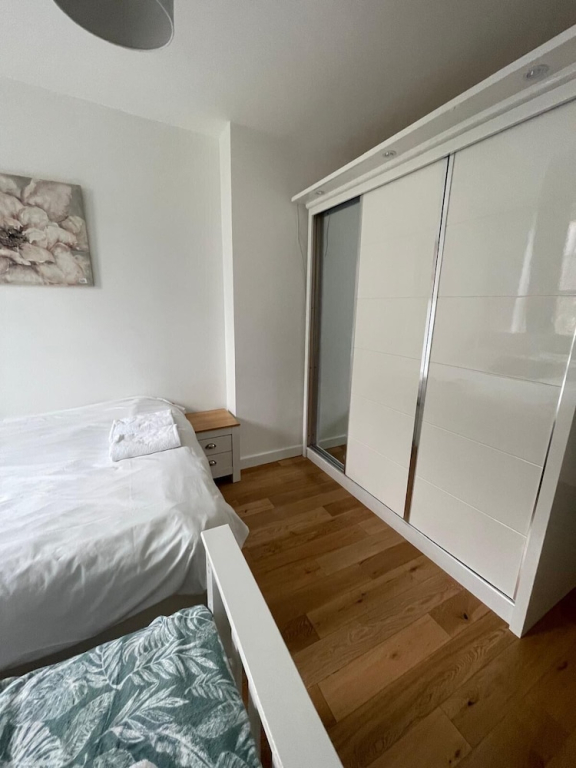 3 Bed Flat - Sleeps 6 - Parking - Wifi
