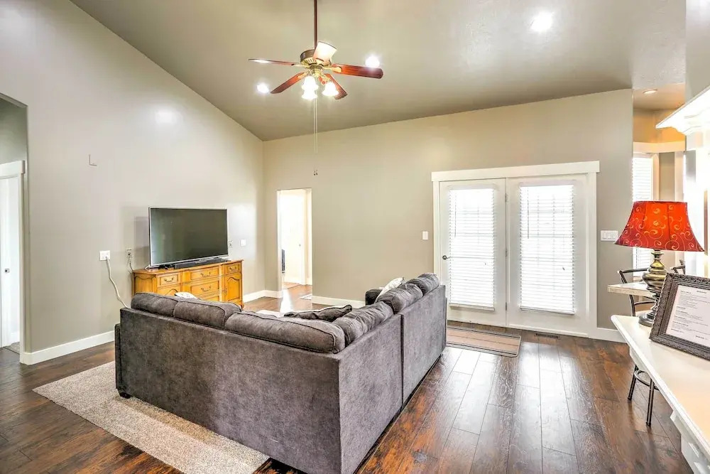 Elegant Smithfield Home w/ Views - 6 Mi to Usu!