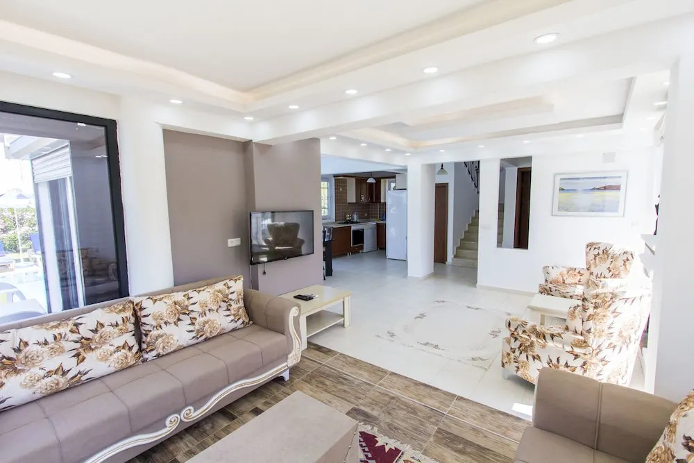Villa Serra by Villamnet