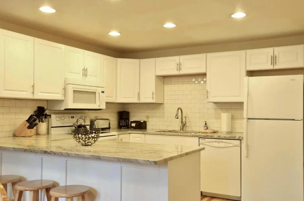 8 Leisure-Hot Tub-3BR/2BA