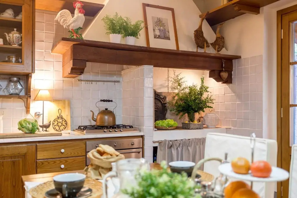 Villa Alberta, Panoramic 4 Bedrooms Farmhouse with Private Pool in Lucca close to Town Centre