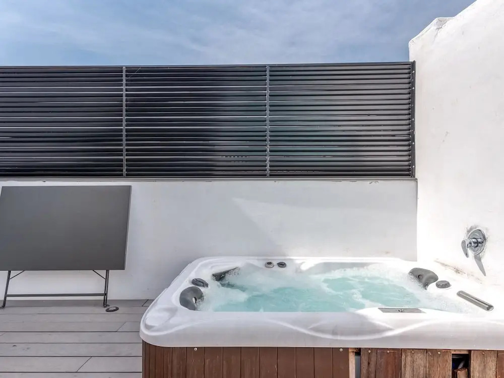 Quaint Vacation Apartment with Hot Tub & Hammam