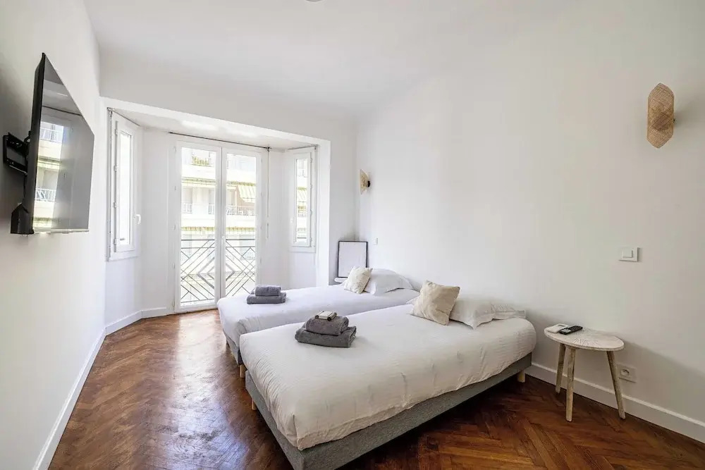 Elegance and Refinement With A/C - Cannes