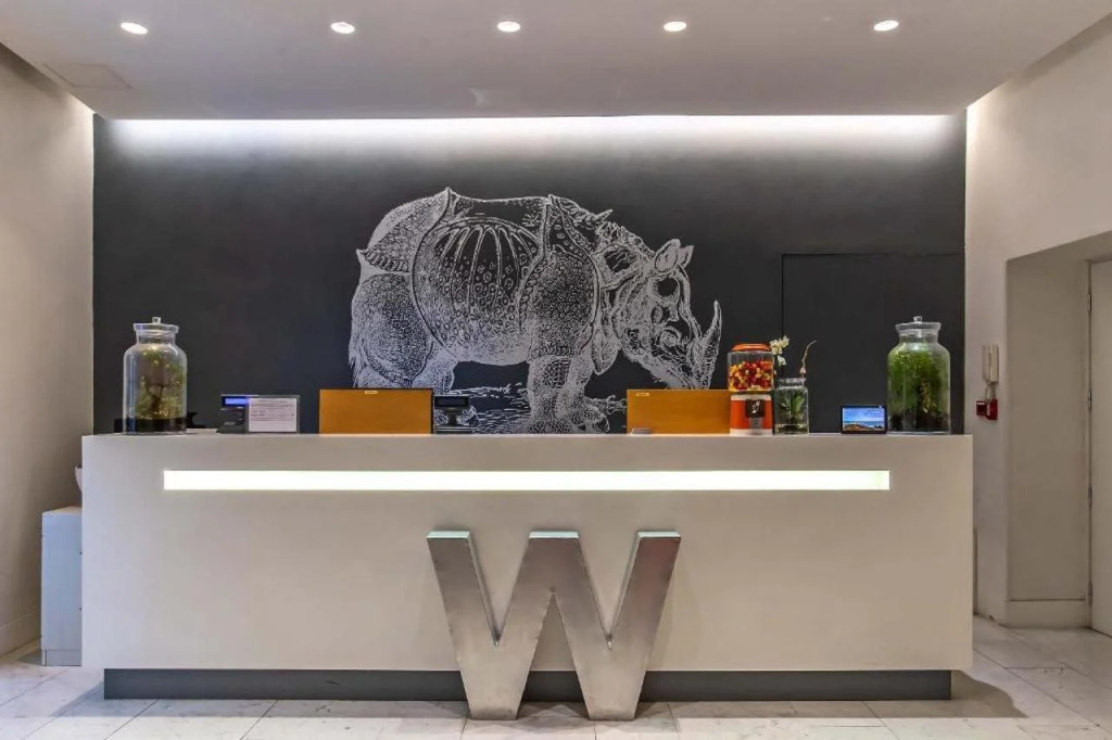 Hotel White