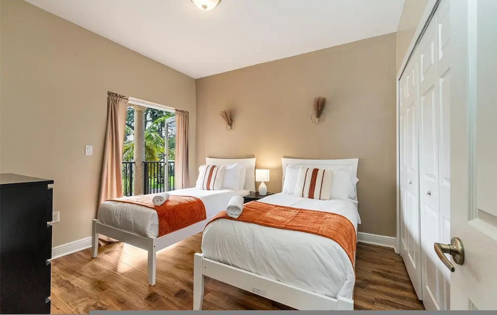 Salty Fox 5BD Oasis w Spa Beach Downtown