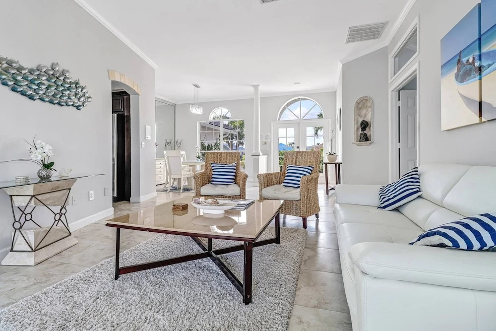 2203 Cape Coral Pkwy W