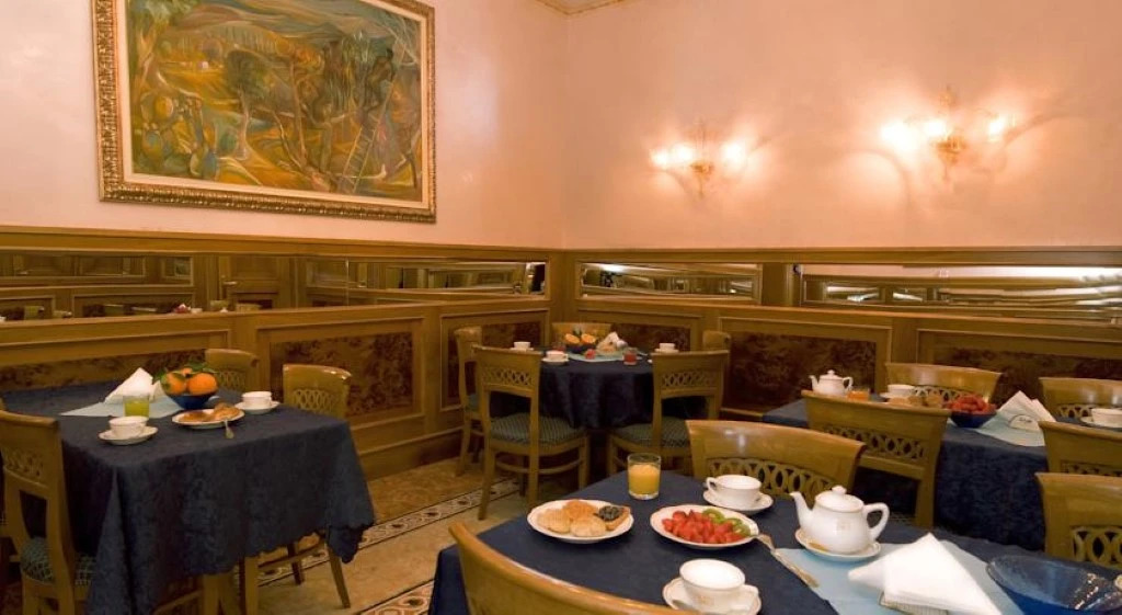 Hotel Joli