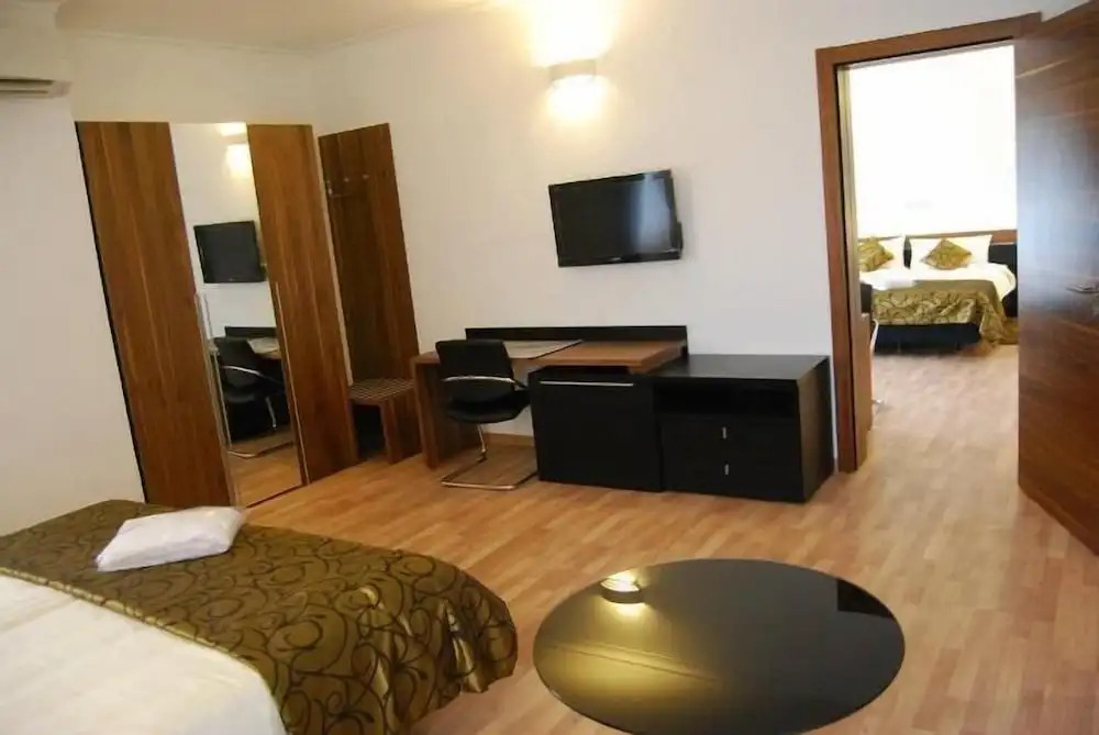 Pearl Court Residence & Hotels