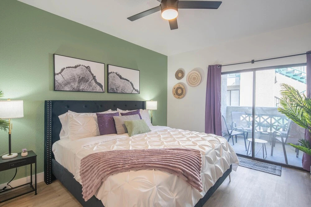 Remodeled King Bed Suite Sonoran Sunset Lounge