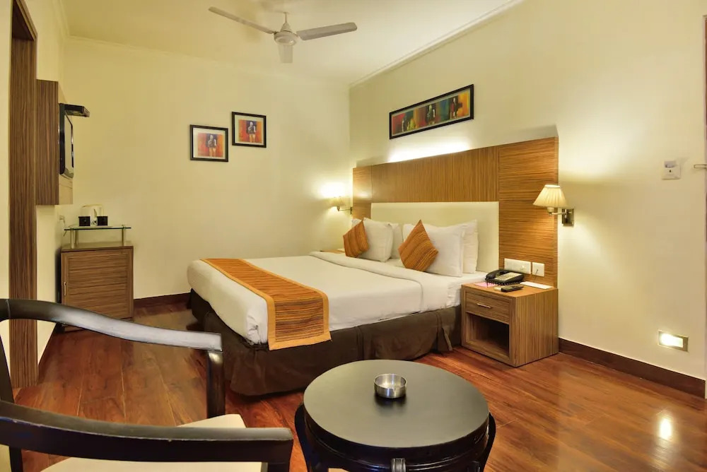 Hotel Crossroads